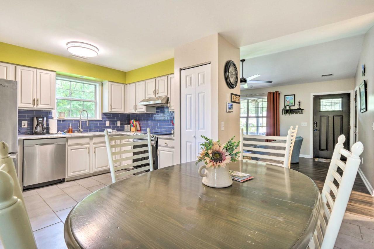 Peaceful Beaufort Home With Front Porch And Grill Екстер'єр фото