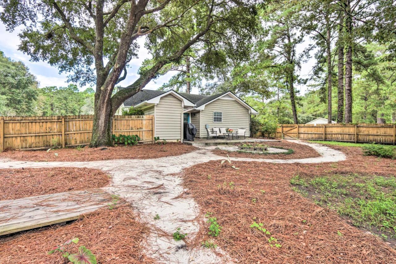 Peaceful Beaufort Home With Front Porch And Grill Екстер'єр фото