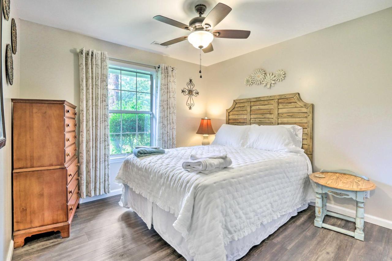 Peaceful Beaufort Home With Front Porch And Grill Екстер'єр фото