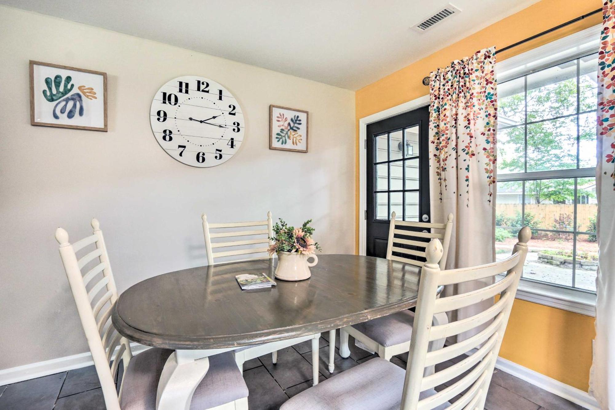 Peaceful Beaufort Home With Front Porch And Grill Екстер'єр фото