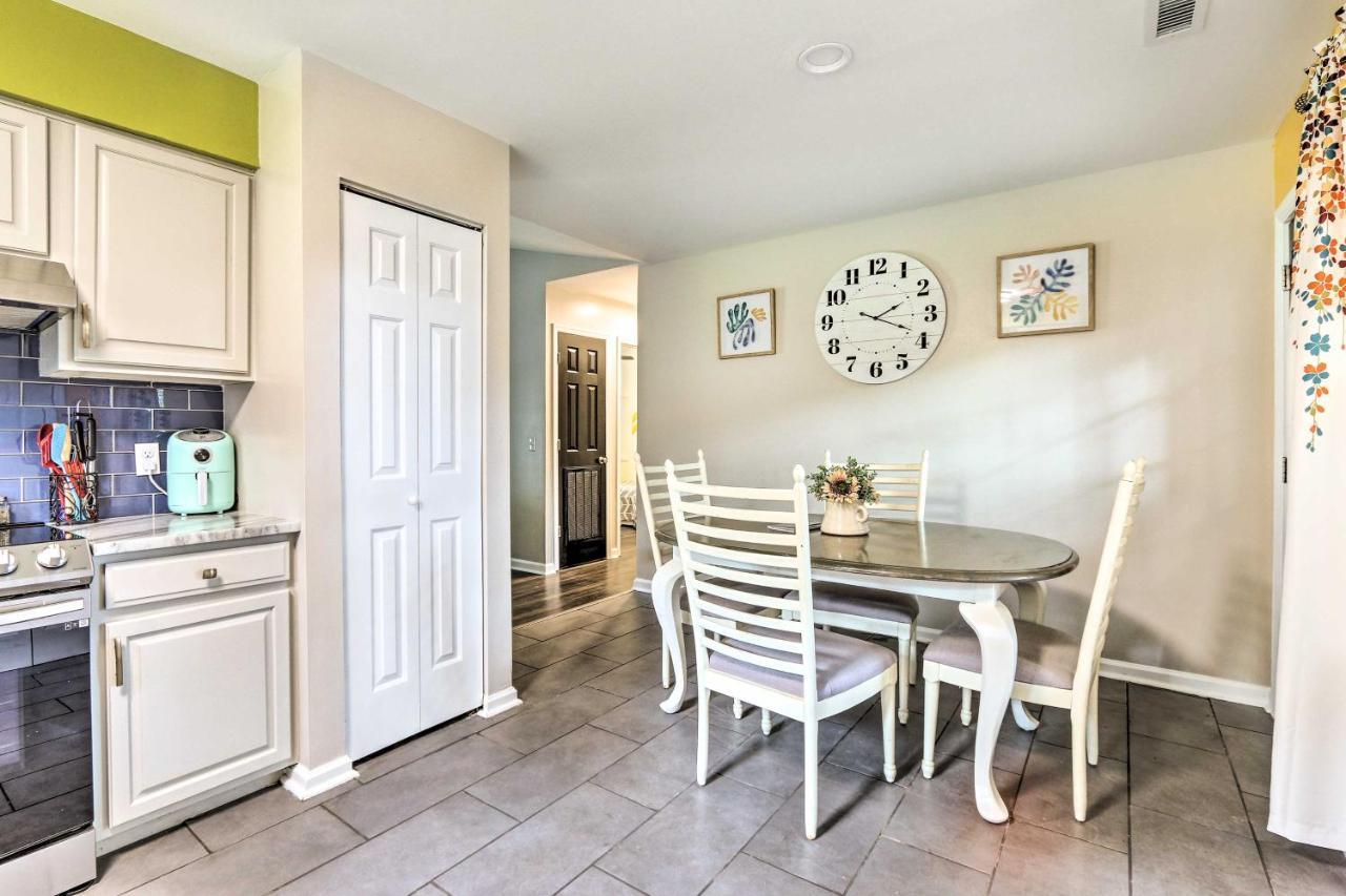 Peaceful Beaufort Home With Front Porch And Grill Екстер'єр фото