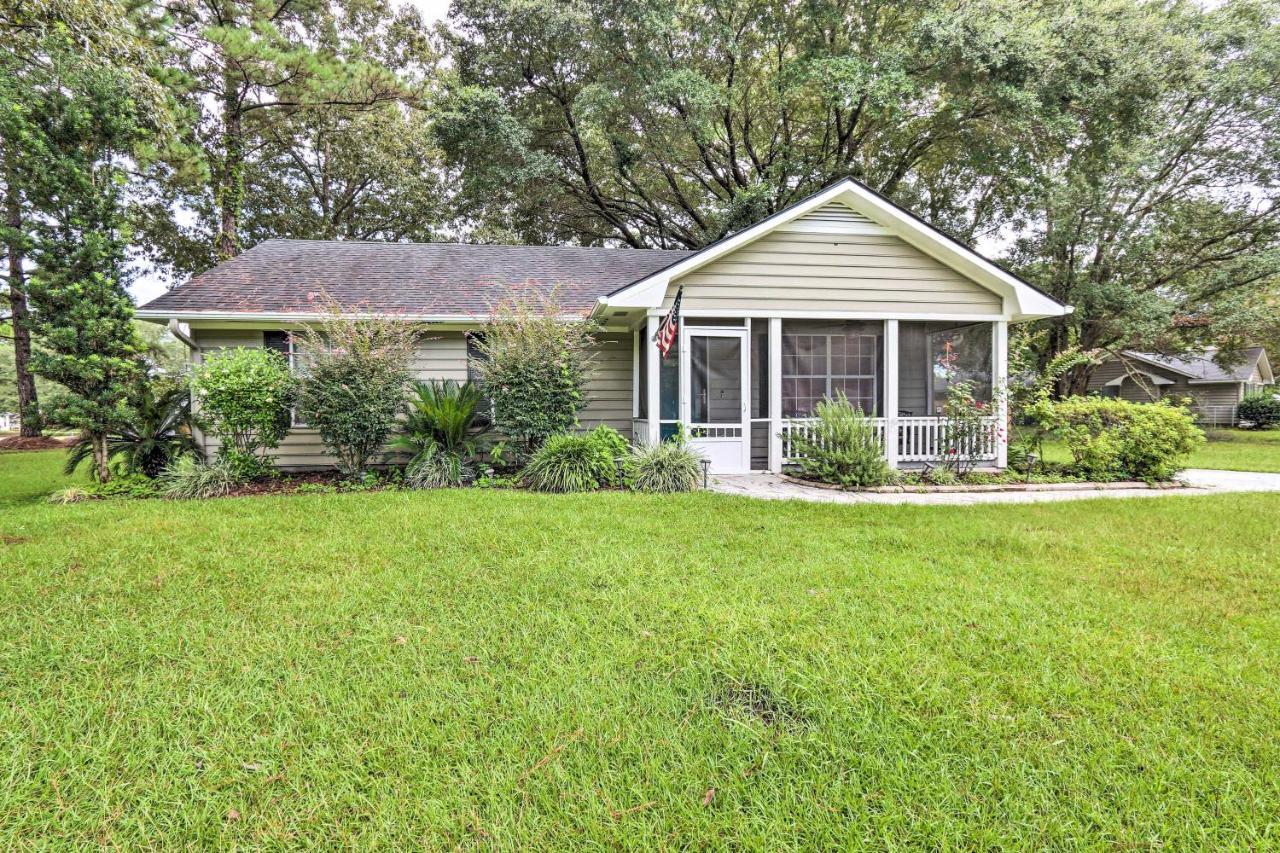 Peaceful Beaufort Home With Front Porch And Grill Екстер'єр фото