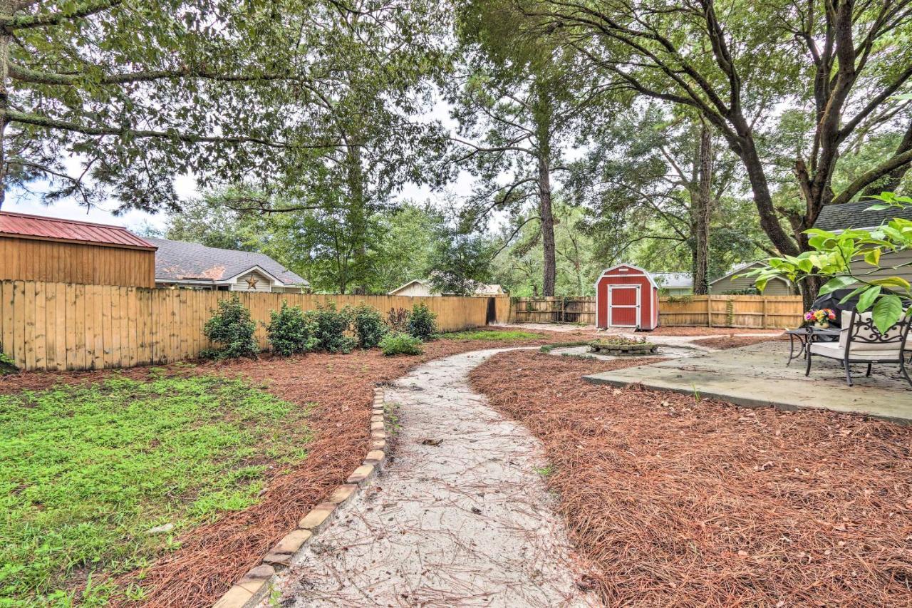 Peaceful Beaufort Home With Front Porch And Grill Екстер'єр фото